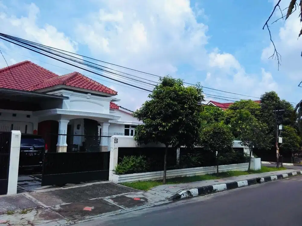 Jual Rumah Hoek Di Jalan Utama Taman Yasmin