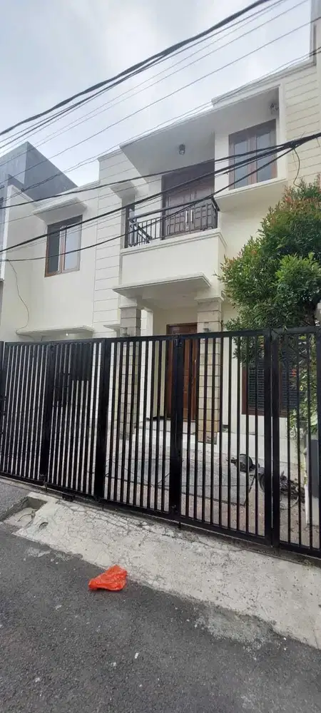 Rumah Bagus Siap Huni Akses Jalan 1 Mobil di Tebet Timur