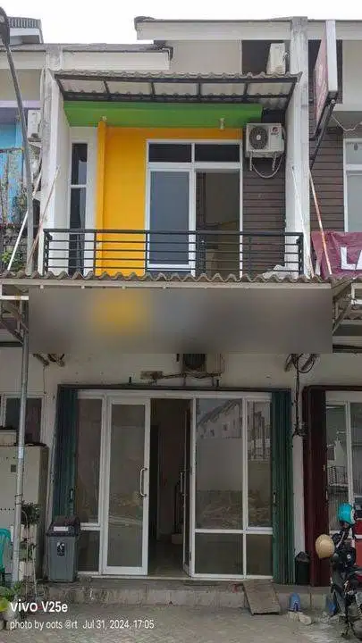 Di jual ruko  siap huni dua lantai kawasan komersil