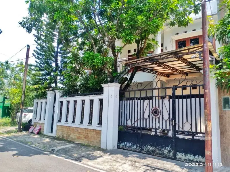 Rumah mewah 2 lantai lokasi strategis di sumber banjarsari Surakarta