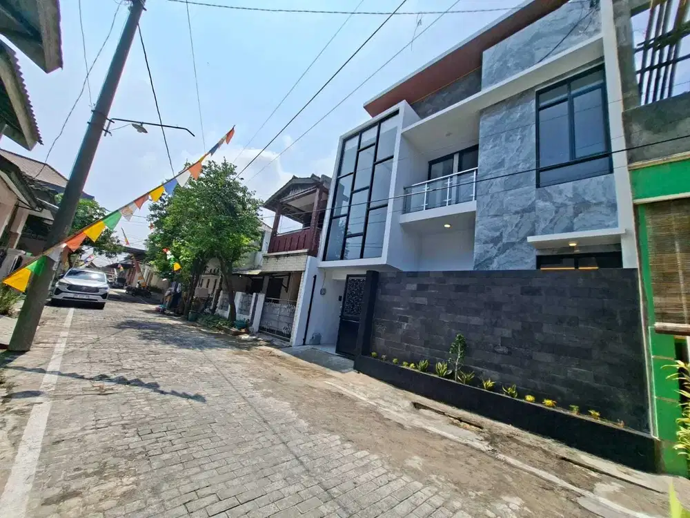 Rumah 2 lantai dekat RS dr oen solo baru