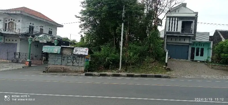 TANAH PINGIR JALAN RAYA SOLO KOTA