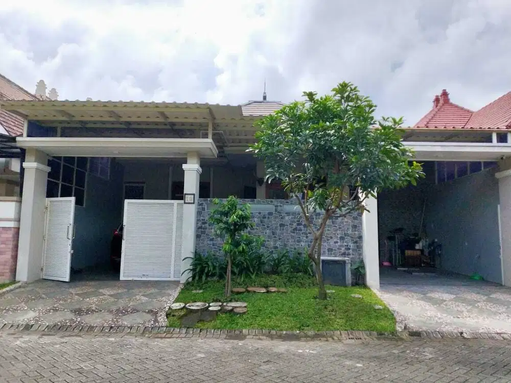DIJUAL RUMAH MEWAH DI JALAN TAMAN GOLF, ARAYA, MALANG