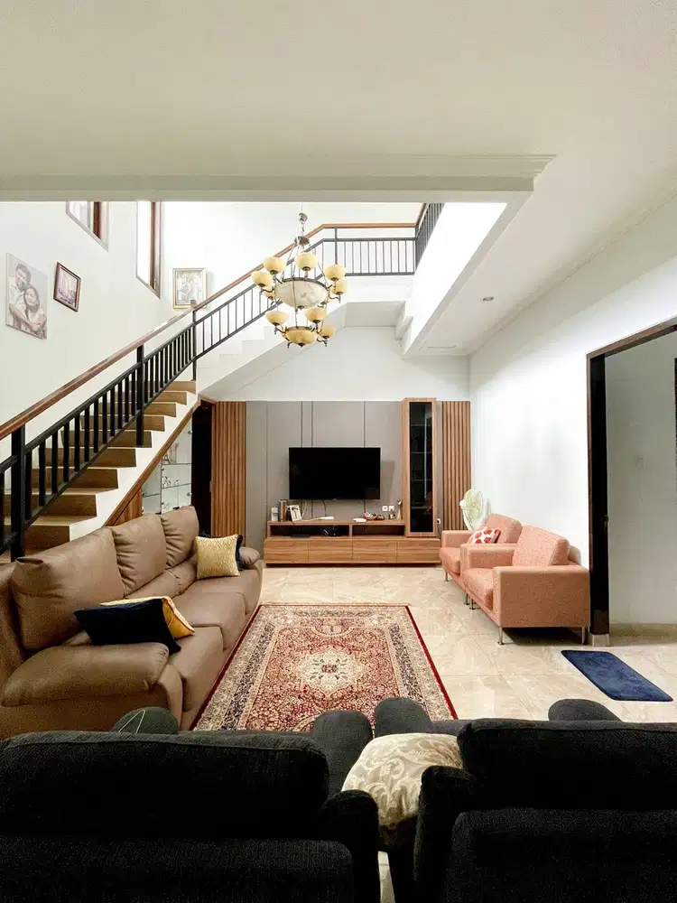 RUMAH 2 LANTAI ROW JALAN LUAS DI KENCANA LOKA BSD TANGSEL