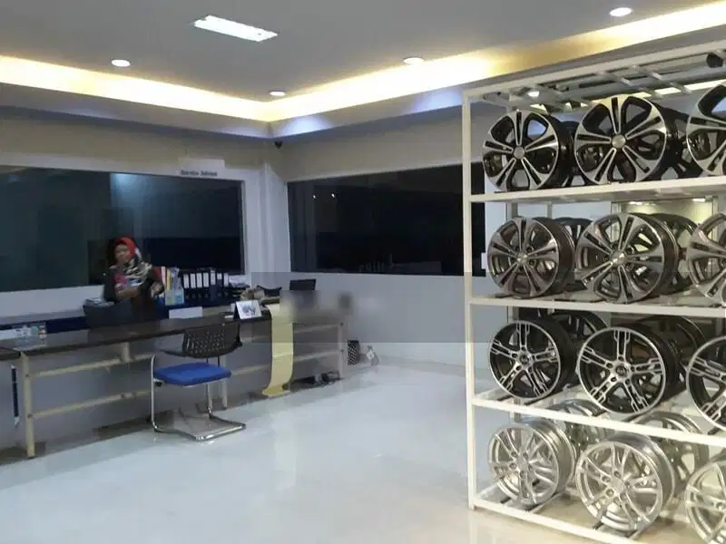 Gedung Show Room Include Bengkel & Body Repair Oven