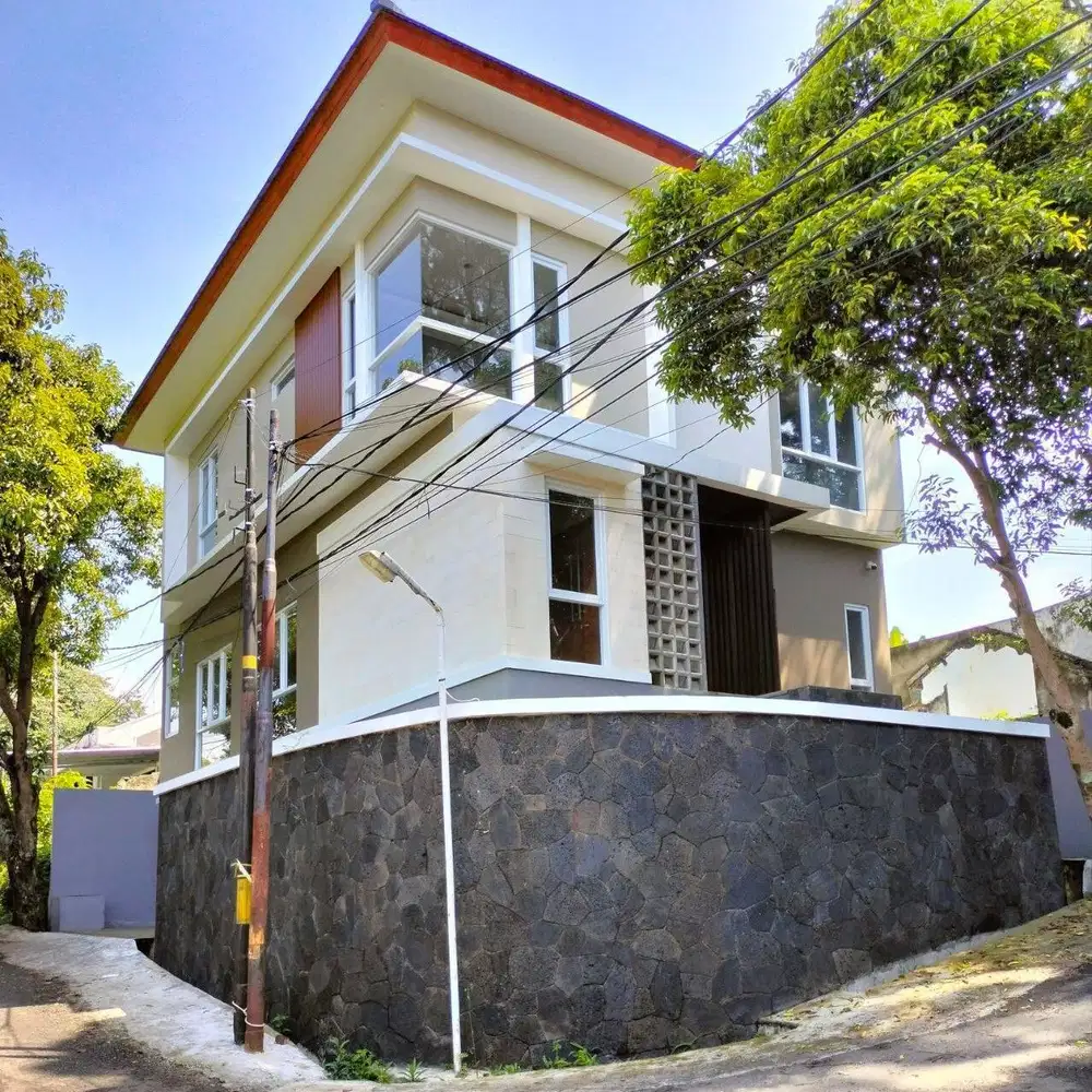 Dijual RUMAH BARU DI AREA CIGADUNG DAGO SAYAP TUBAGUS ISMAIL BANDUNG UTARA