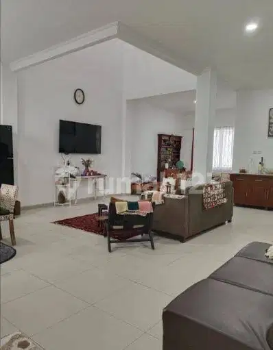 Rumah minimalis modern batununggal  ada taman depan & Belakang