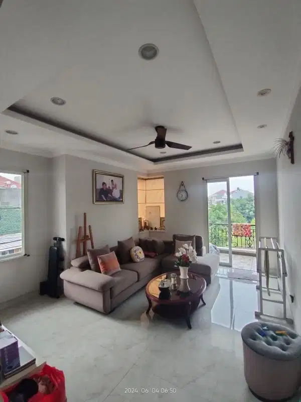 Dijual rumah cantik hoek di Citra 2 Jakarta Barat