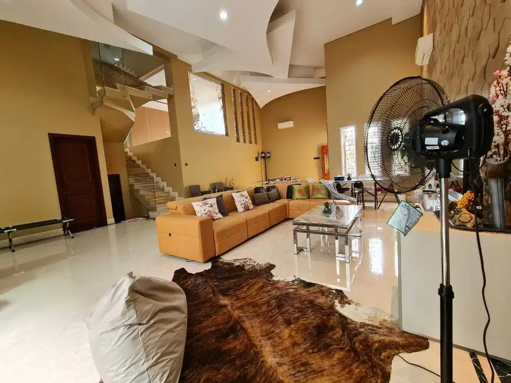 RUMAH MEWAH FULL MARMER HADAP TIMUR HARGA MURAH DI DAAN MOGOT BARU