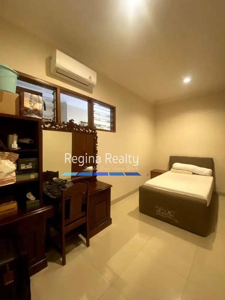 Regina Realty,Dijual Rumah Asri Area Cirendeu