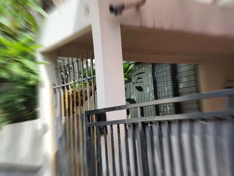 rumah 2 lnt lebar 9m jln depan 1 mobil dan asri