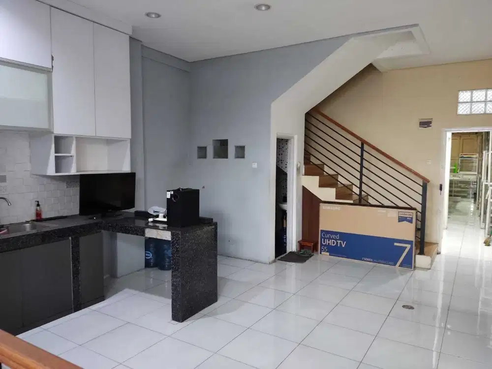 Dijual dan Disewakan Ruko mainroad pasar Kiara Condong