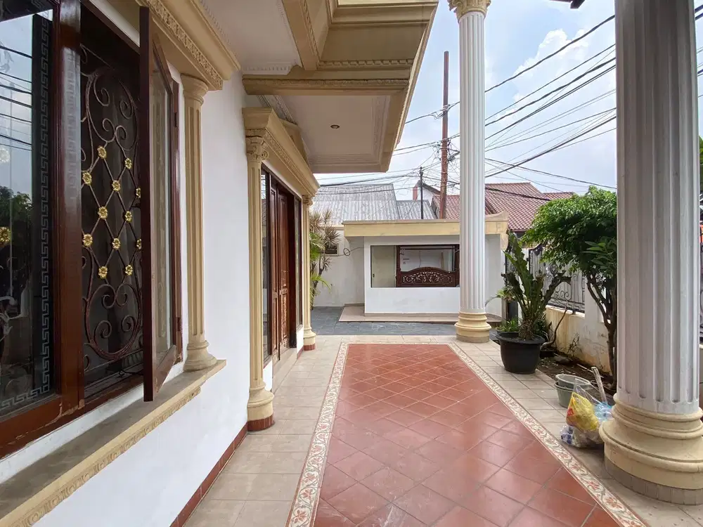 DIJUAL RUMAH SIAP HUNI 2 LANTAI DI JATIWARINGIN JAKARTA TIMUR