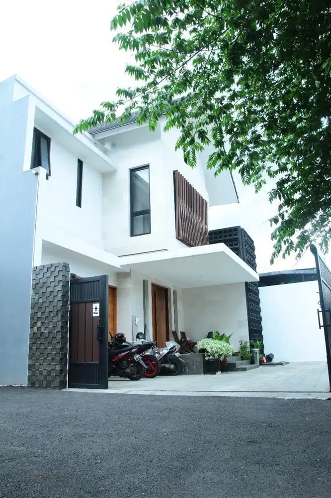 Rumah Qozy Modern Ada S&#x27;pool di Jl Cipete Dalam I Jakarta