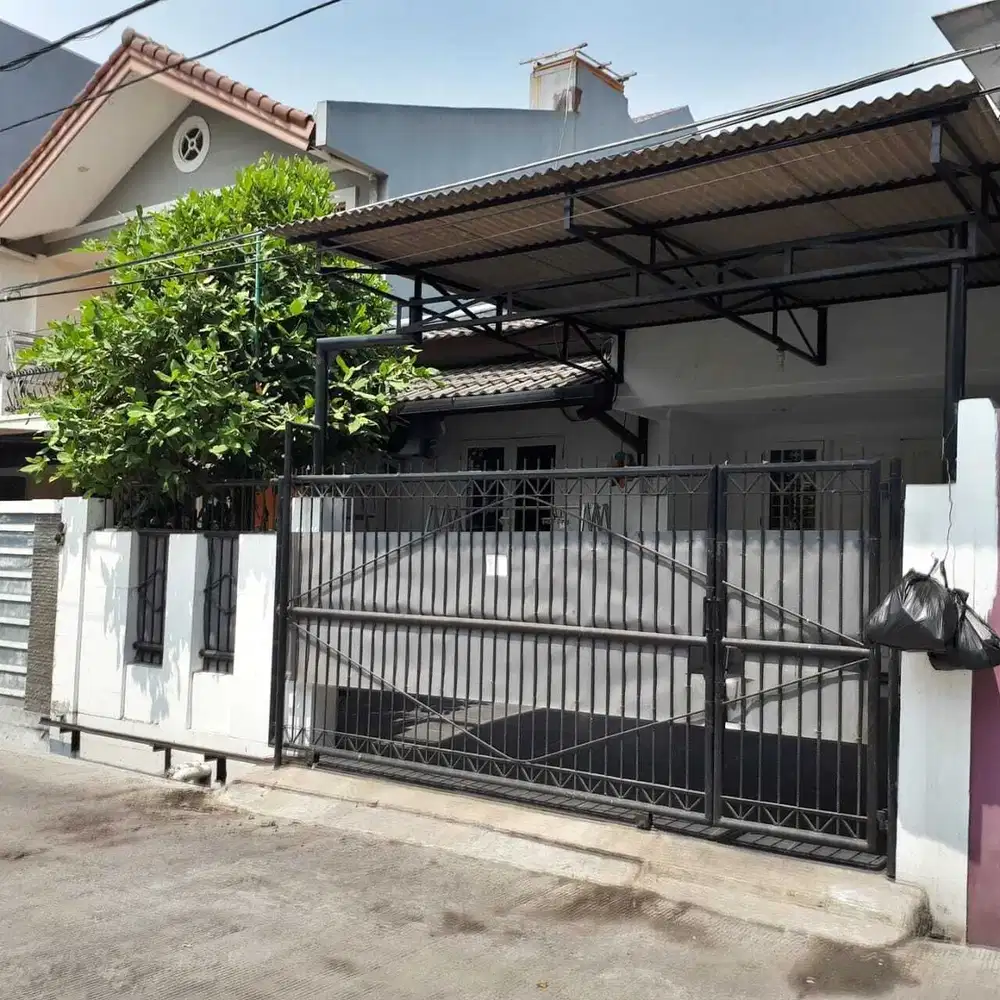 Taman Ratu 1.5 Lantai 7x18 Rumah dan Plafon Tinggi