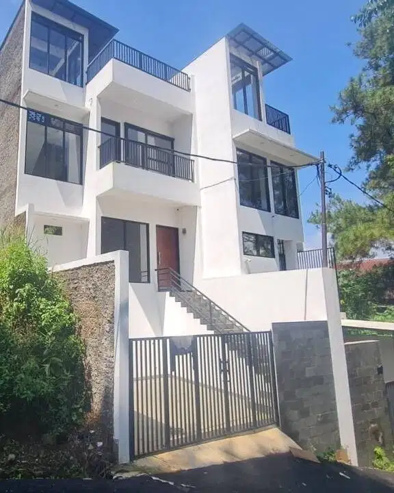 HAMPIR HABIS jual Rumah 3 LT Nuansa Villa Asri di Cigadung Raya Barat Dago