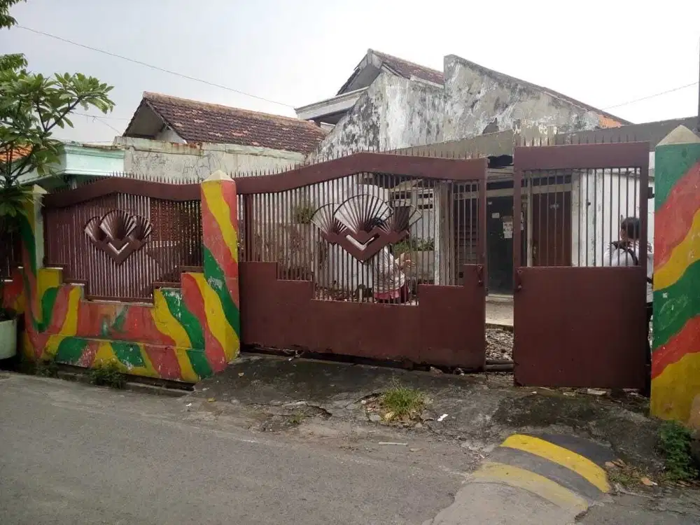 Rumah hitung tanah  Siwalan Kerto pas blakang petra