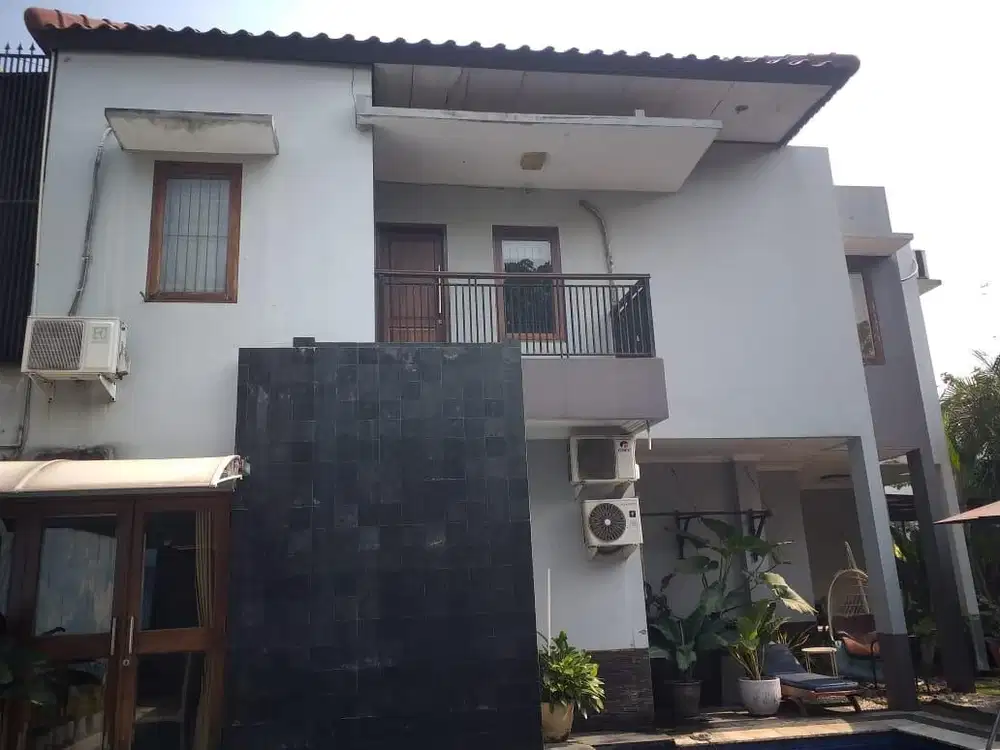 Jual cepat Rumah ada kolam renang Puspita loka Bsd city