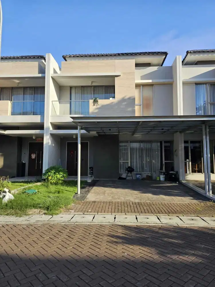 DIJUAL RUMAH BAGUS FULL RENOVASI HADAP UTARA HARGA MURAH DI SERENADE