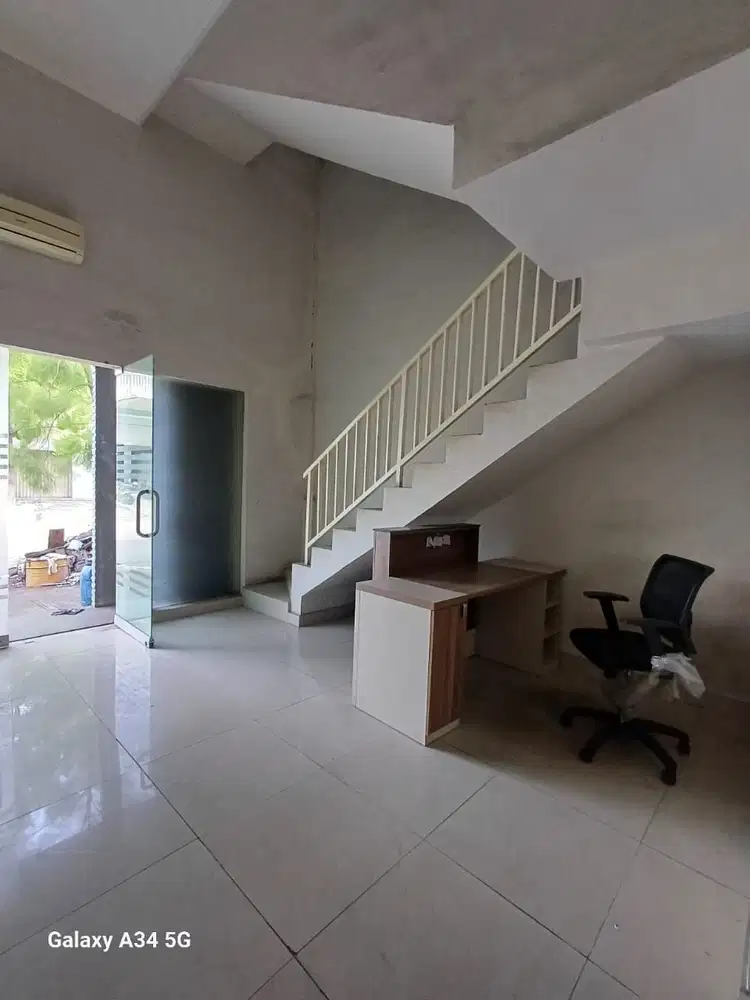 Dijual Gudang  2 Lantai di Pergudangan dan Industri Eraprima Daan Mogot Km 21 Kalideres Jakarat Barat