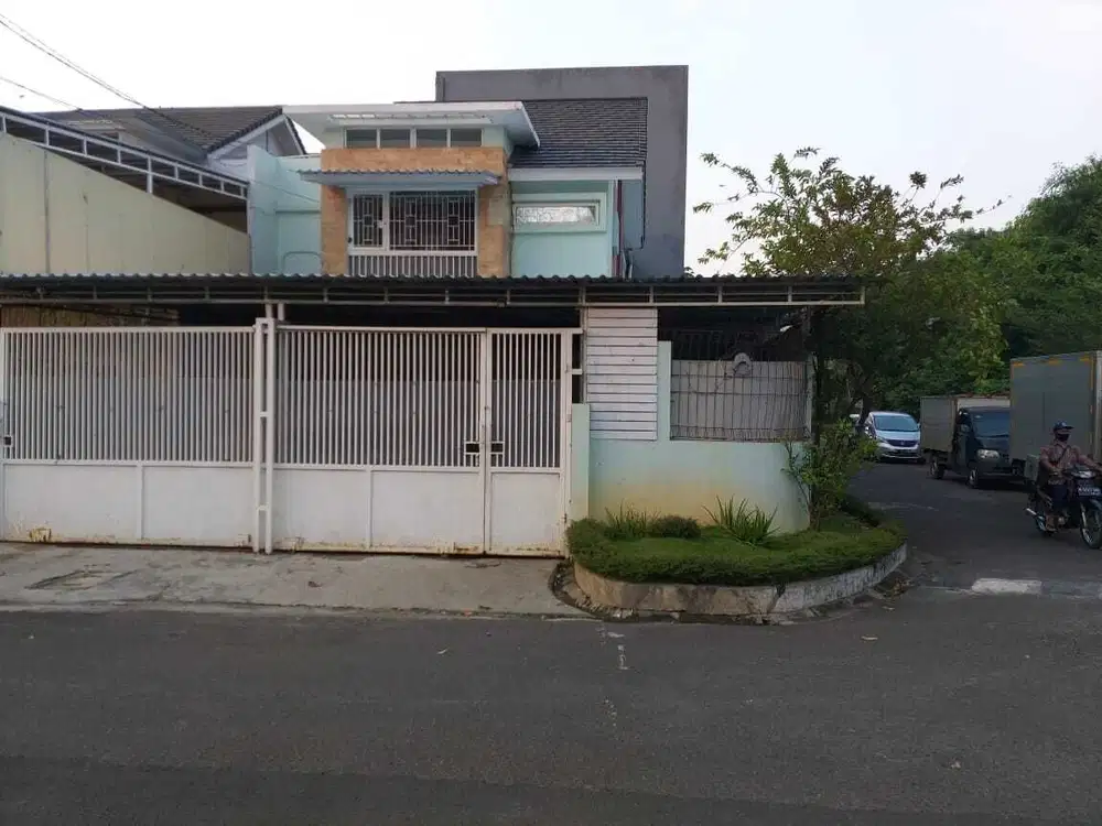 Rumah depan jalan luas Golden palm citra 5