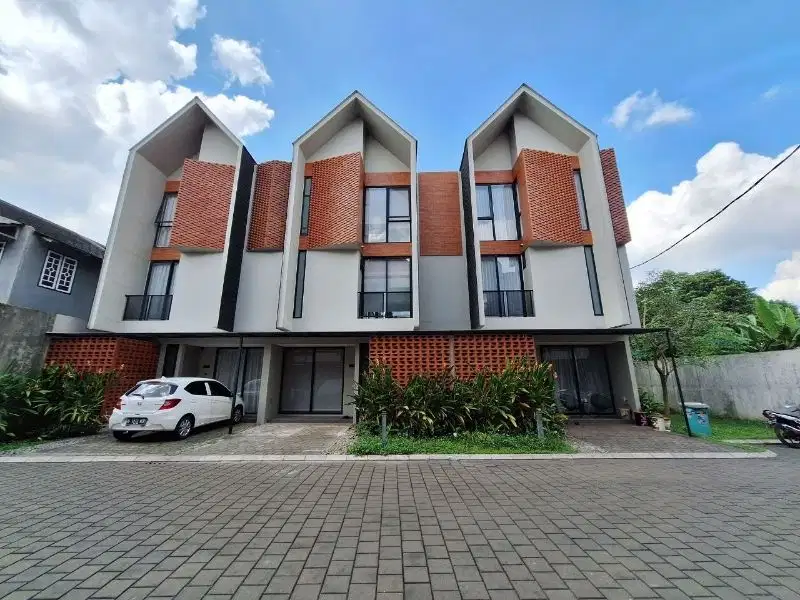 Rumah 3 Lantai Siap Huni di Ciputat Nempel dengan Bintaro