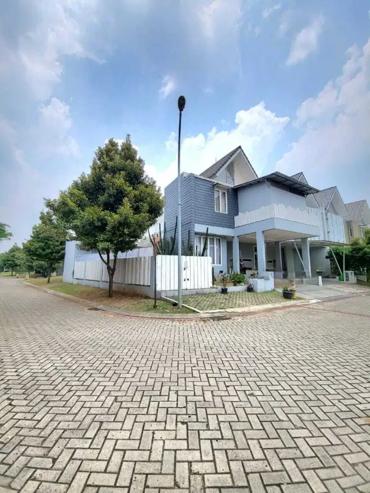 Rumah Hook 2 Lantai Dengan Kolam Renang di Cluster Bintaro