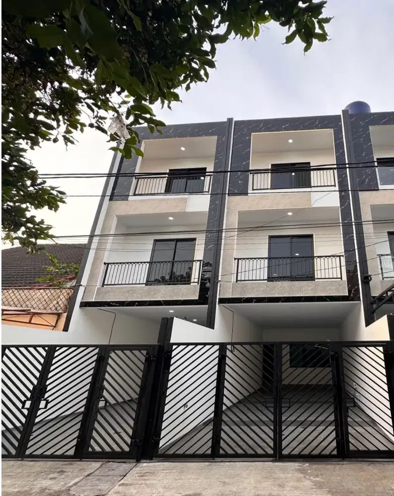 Rumah 3 lantai, Tanjung Duren, sisa 2 unit saja, siap huni