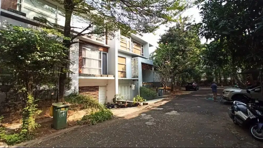Rumah Mewah dan Asri ada Pool, di Kafi Terrace Jagakarsa, Jakarta Selatan.