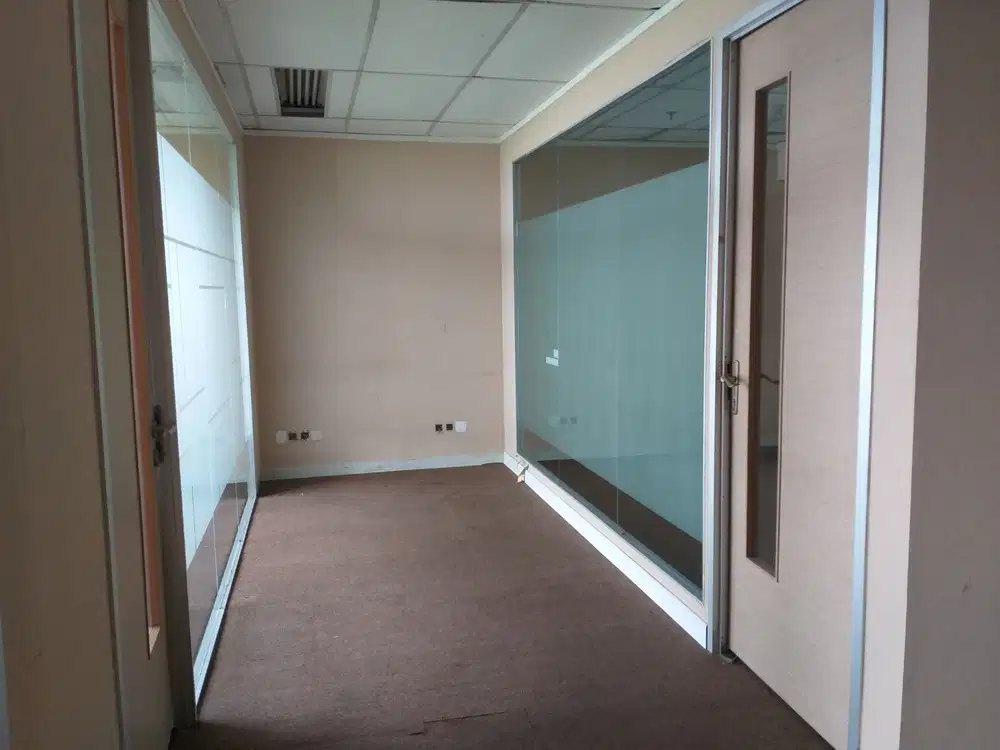 SEWA KANTOR DI  JAKARTA PUSAT THAMRIN 61 PARTISI 150K NEGO