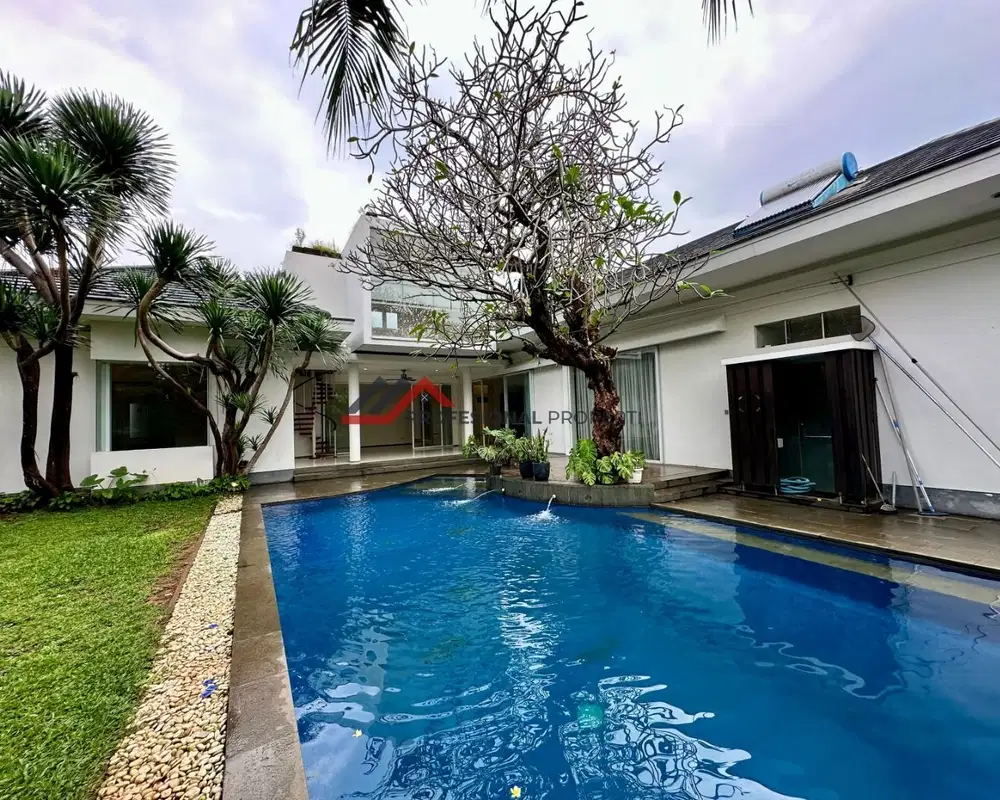 Rumah resort bali asri kolam renang di kemang,jakarta selatan