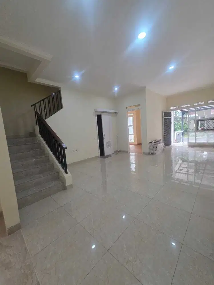 Rumah 2 Lantai Hadap Utara  SHM Gading Serpong