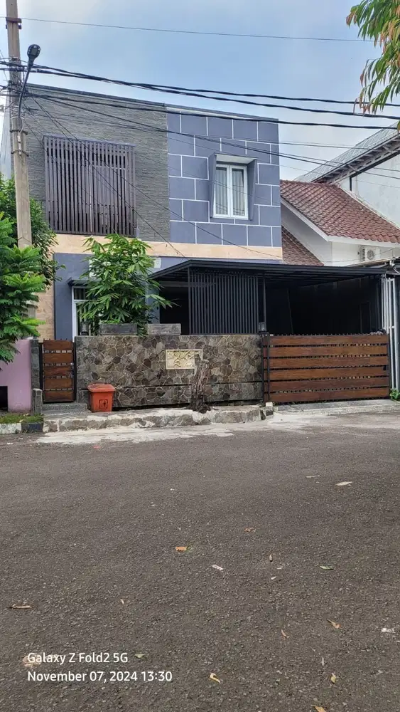 Rumah Siap Huni Fully Furnished dan Kolam Renang Di Taman Yasmin