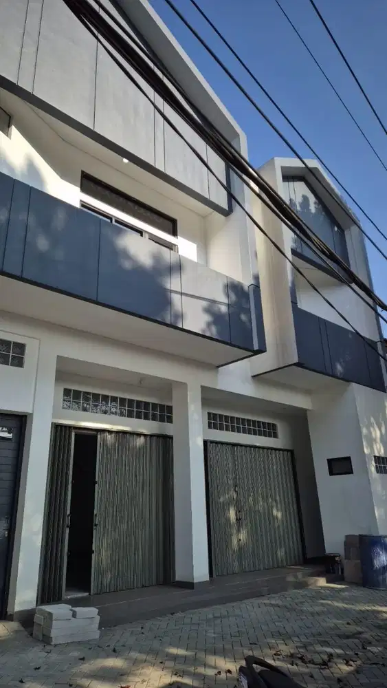 Rumah Kantor Bagus Siap Pakai di Jalan Utama Cigadung