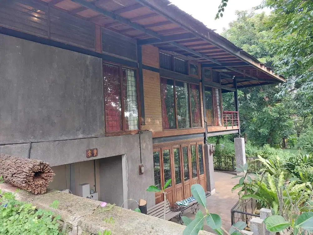 Di Jual Rumah Unik Luas di Jagakarsa