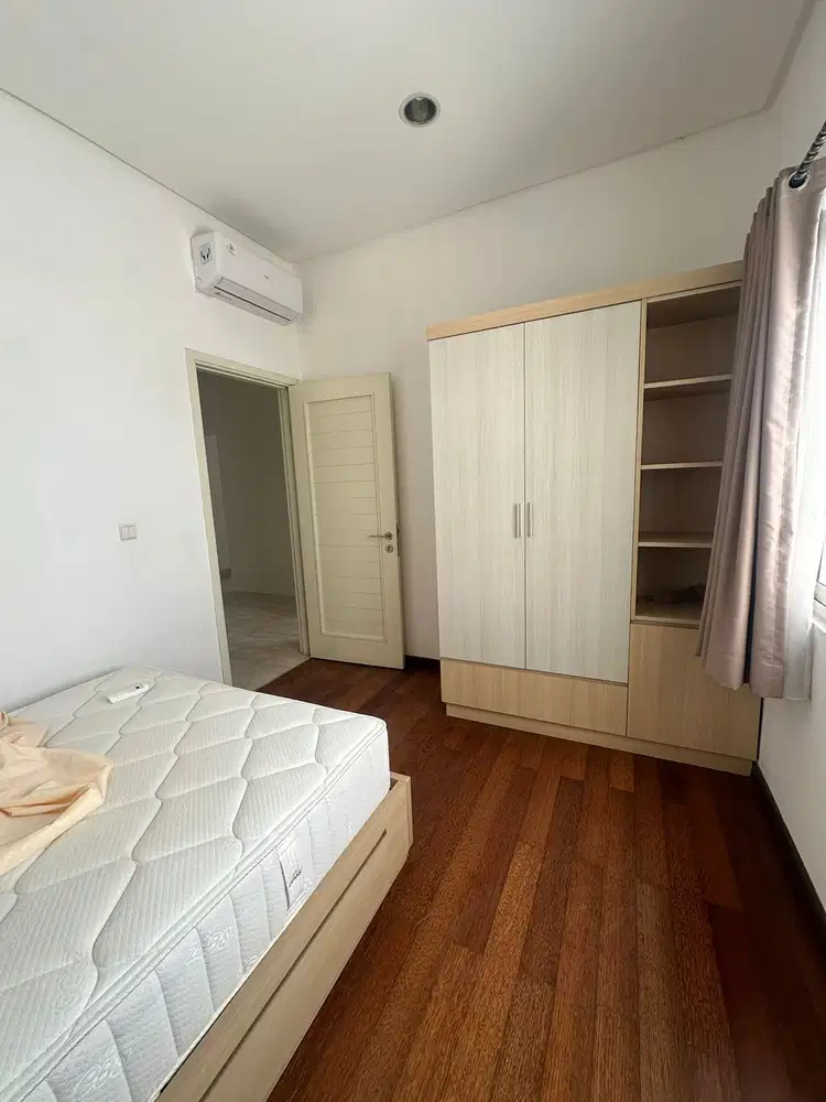 Disewakan Rumah di Pik 1, strategis dekat dengan tol, mall & pasar