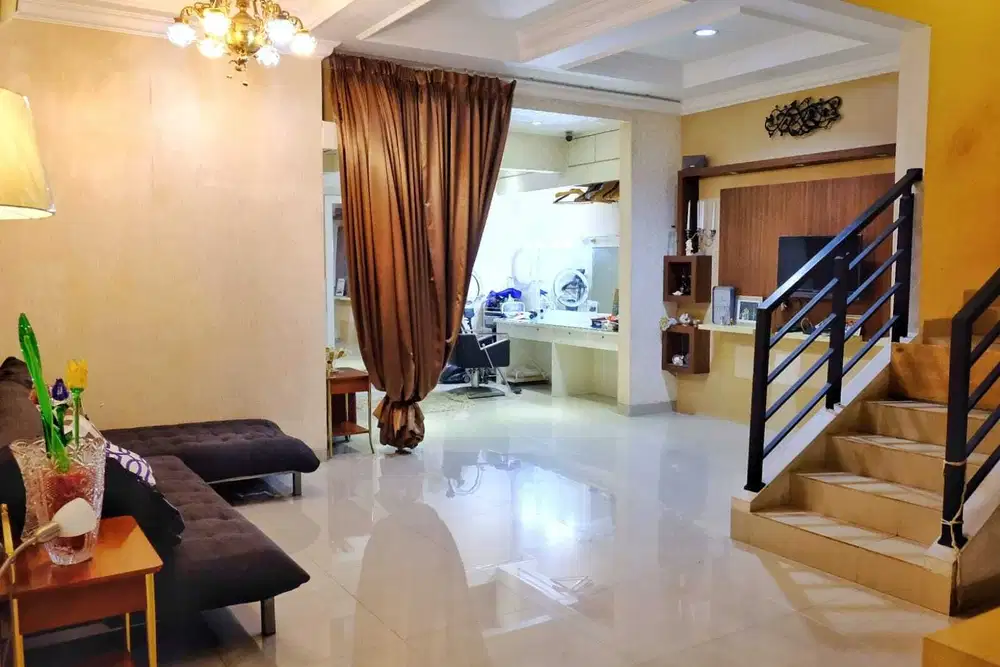 Rumah 3 lantai Kelapa Gading, lokasi strategis, siap huni.