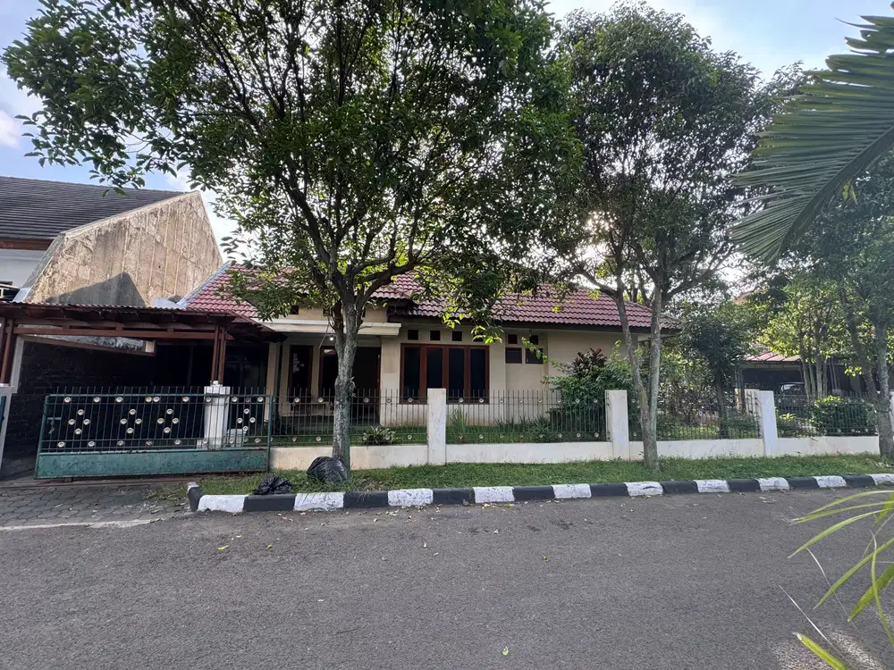 Rumah Lama Terawat Di Tanjungsari Antapani
