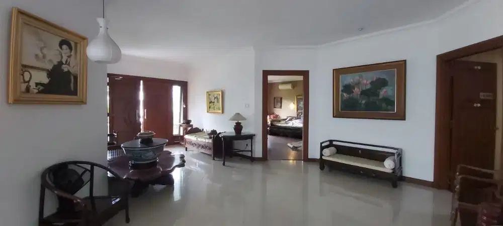 Diijual rumah gandeng 2 kavling di jalan Letjen S. Parman