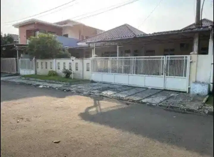 Di jual cepat rumah siap huni Bangunan Kokoh di Taman Yasmin.