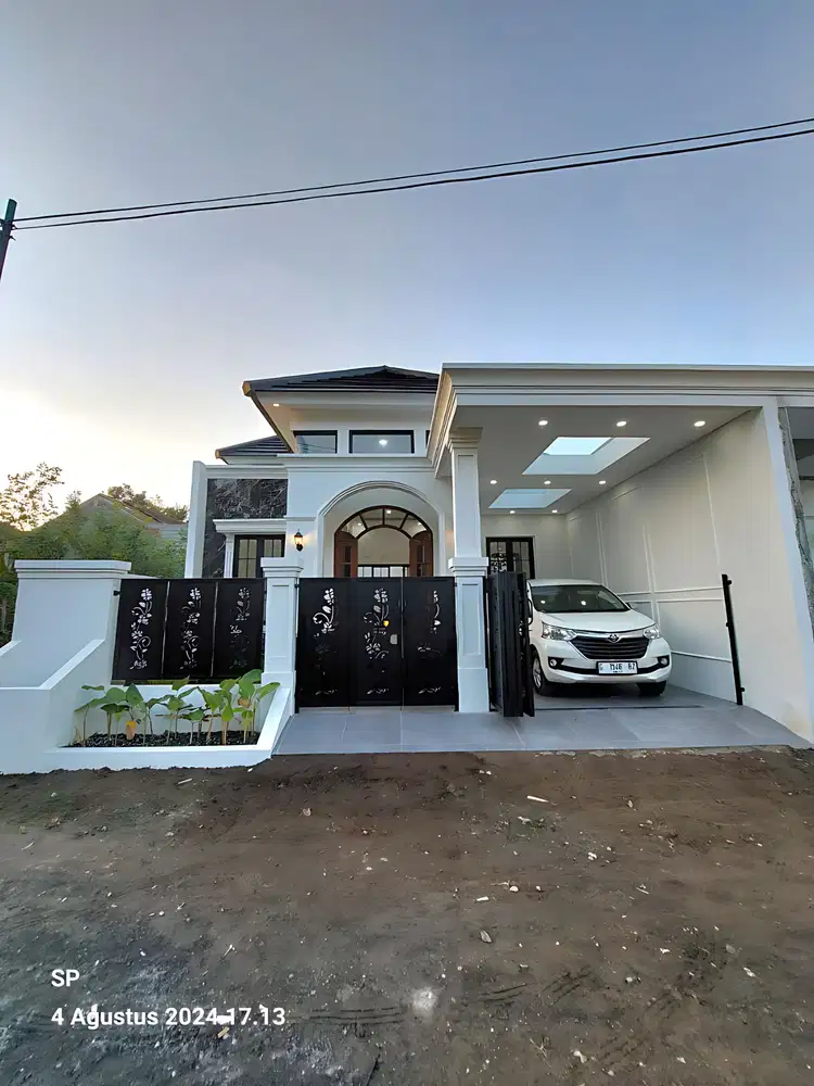 Rumah Mewah klasik modern dekat UII Jakal