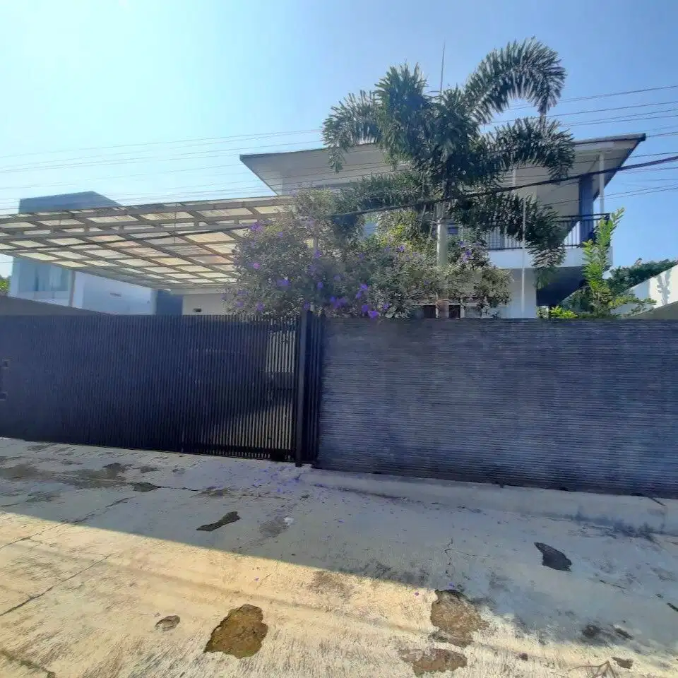RUMAH MEWAH ASRI TERAWAT PRIVATE POOL DI GEGERKALONG BANDUNG UTARA