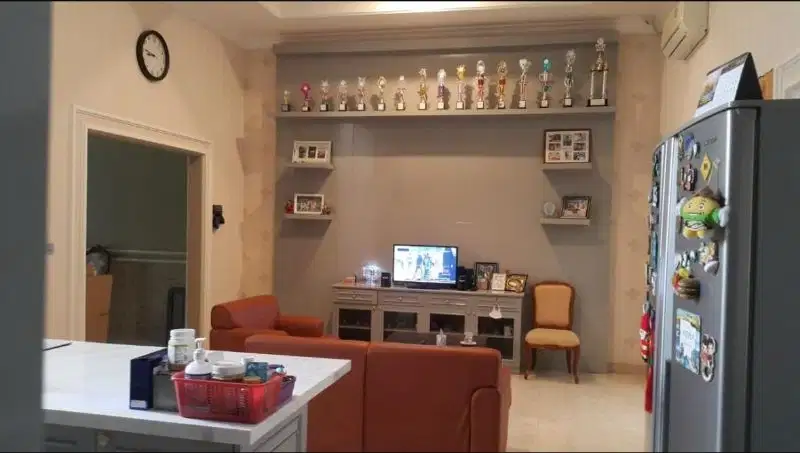 Dijual Rumah Furnished Bangunan Baru Di Taman Surya Jakarta Barat