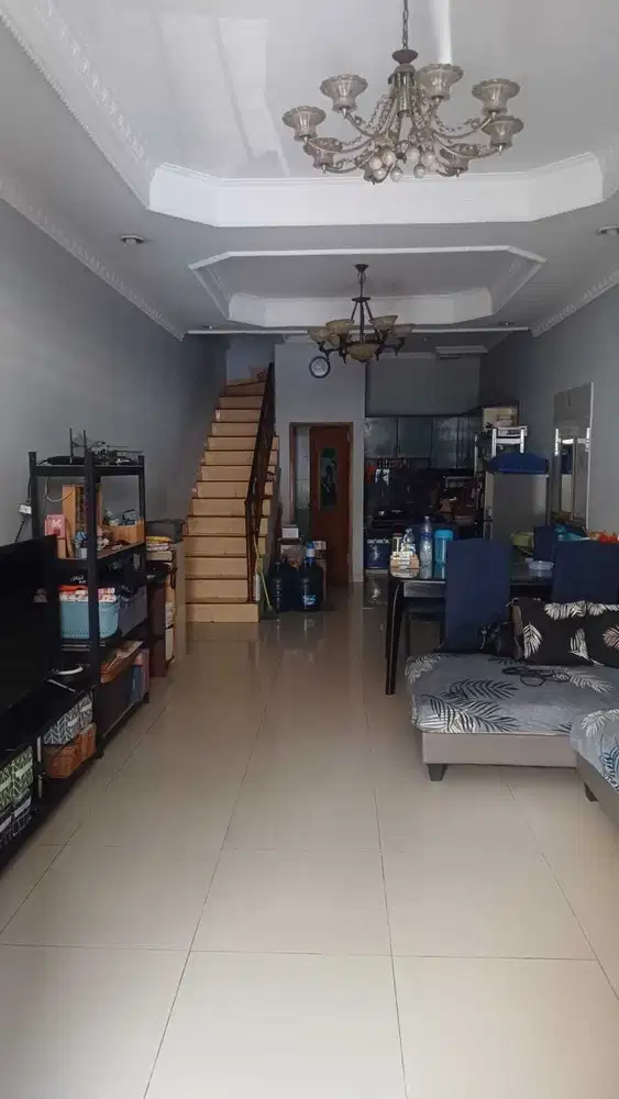 DIJUAL RUMAH BAGUS SIAP HUNI 3 LANTAI HARGA MURAH DI PERMATA PALEM