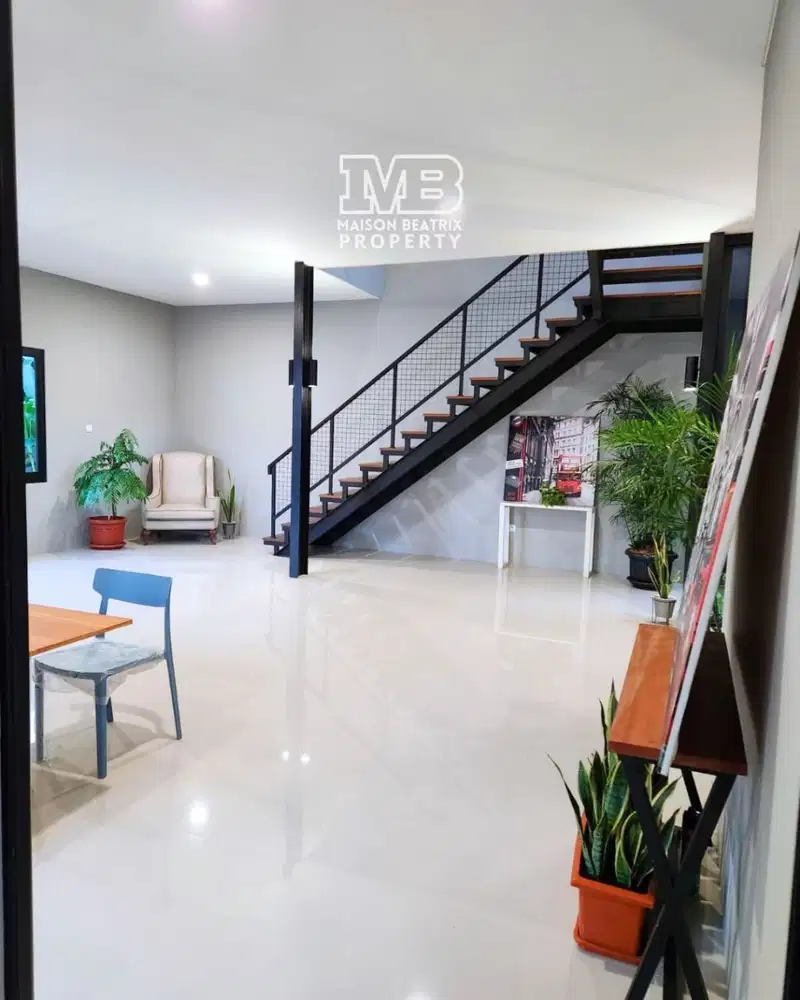 DIJUAL RUMAH CEPAT !RUMAH TUMBUH 2LANTAI DG HALAMAN YANG LUAS CIATER