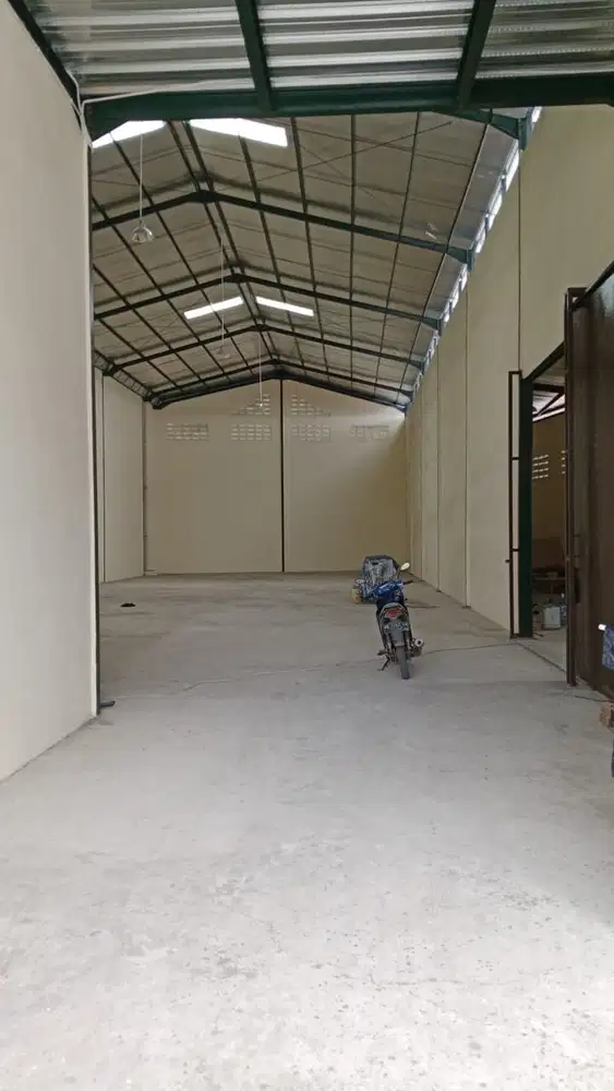 Disewakan Gudang Office 3 Lantai  Daerah Teluk Naga Banten