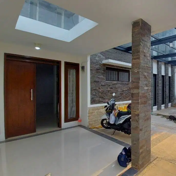 TURUN HARGA 250JTA Rumah di Perumahan Mewah Area Gegerkalong Setiabudi