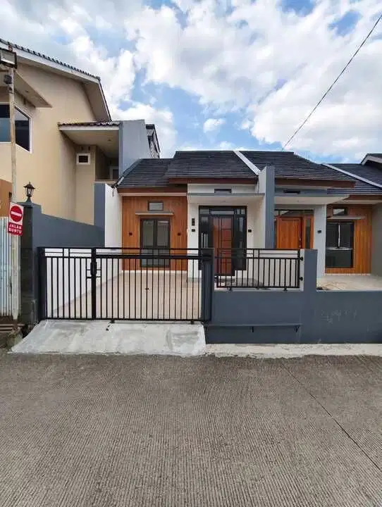 Rumah Baru Gaya Modern Konsep Mezanin di Cisaranten Kulon Arcamanik