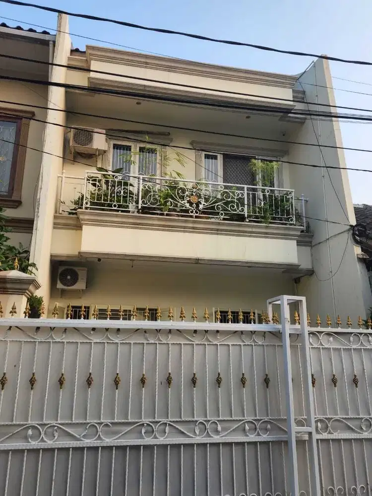 RUMAH BAGUS FULL RENOVASI HARGA PALING MURAH DI CITRA GARDEN 5