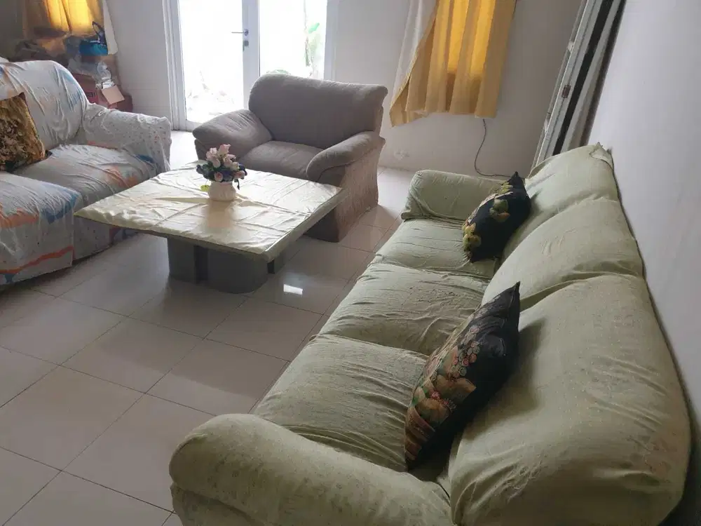 DISEWAKAN RUMAH SEMIFURNISHED FORESTA BSD TANGERANG SELATAN